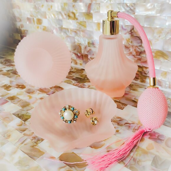 Vintage Art Deco Style Pink Frosted Glass Perfume Atomizer Vanity Set - Picture 5 of 5